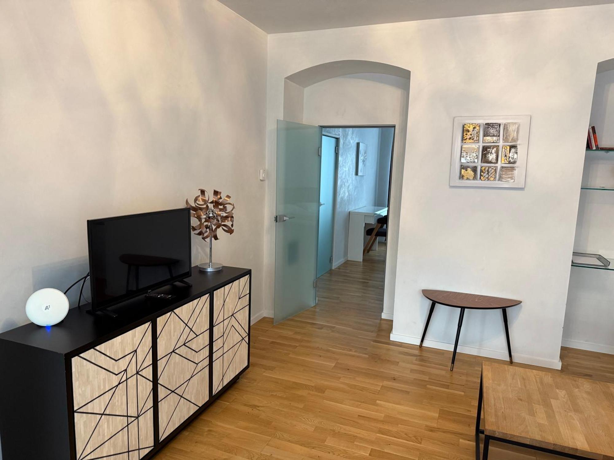 Apartament Number 4 *