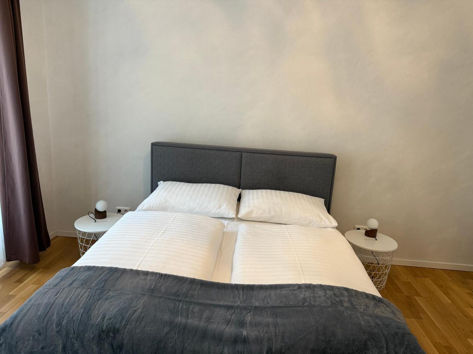 Number 4 Viena